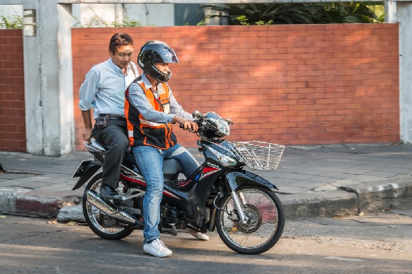 Moto-taxi : le contenu de l’examen professionnel est connu !