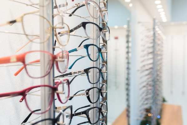 Grossiste de produits d’optique : une revente à un prix d’achat « minoré » ?