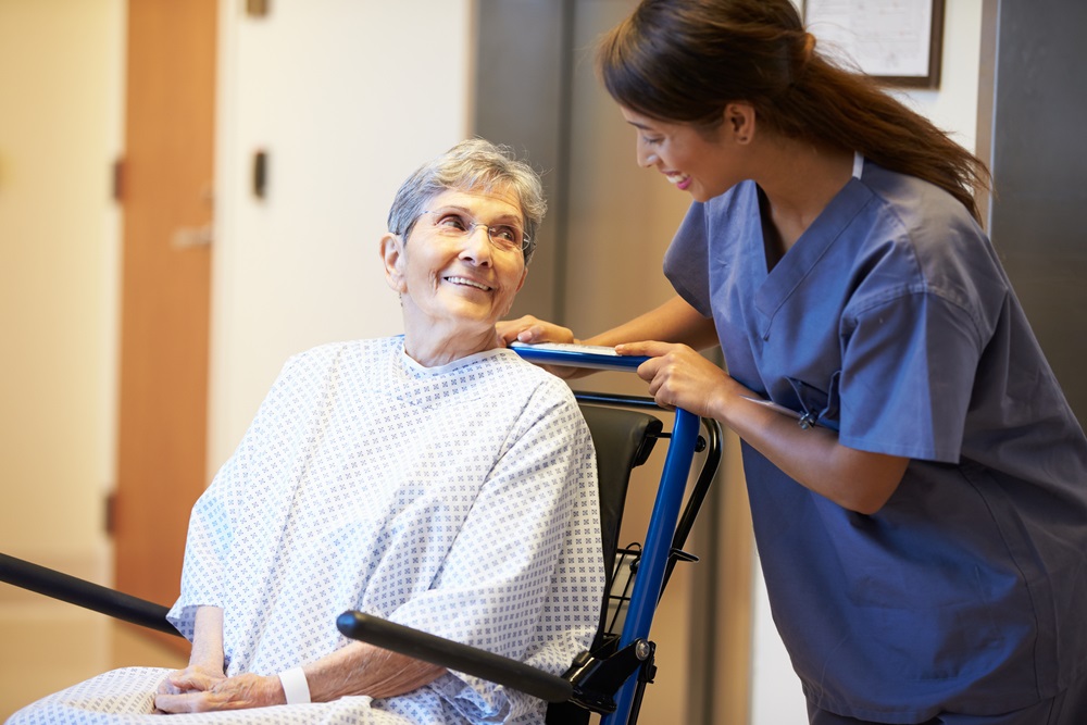 Reprise d’ancienneté des professionnels médicaux : aide-soignante = infirmière ?