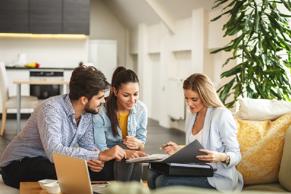 agent-immobilier-:-faut-il-consulter-le-titre-de-propriete-du-vendeur-?