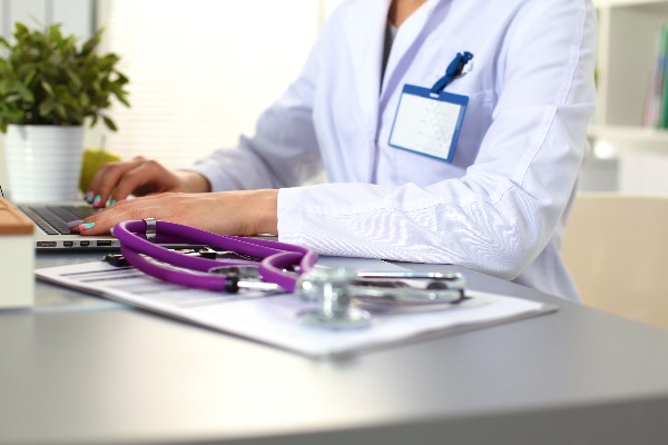 coronavirus-(covid-19)-:-des-visites-medicales-du-travail-maintenues