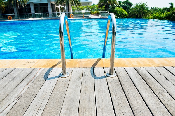 entretien-des-piscines-:-attention-aux-produits-utilises-!